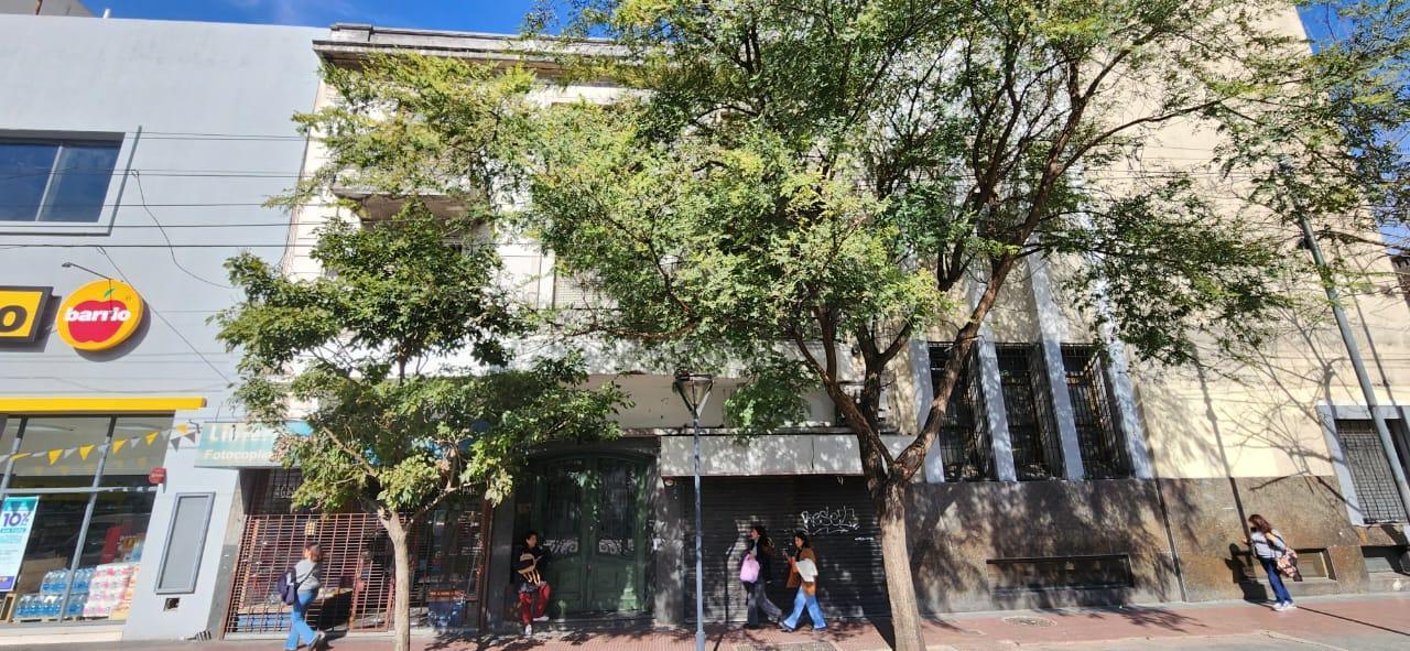EDIFICIO SOBRE LOTE PROPIO EN VENTA AV RIVADAVIA N° 7278 APTO DESARROLLO . POSIBILIDAD DE ALQUILER