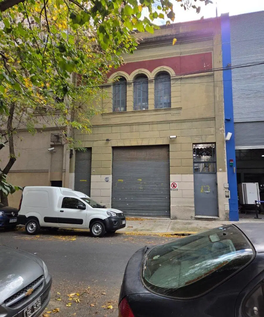 VENTA PROPIEDAD EN LOTE PROPIO APTO DESARROLLO ACTUALMENTE DEPÓSITO 1