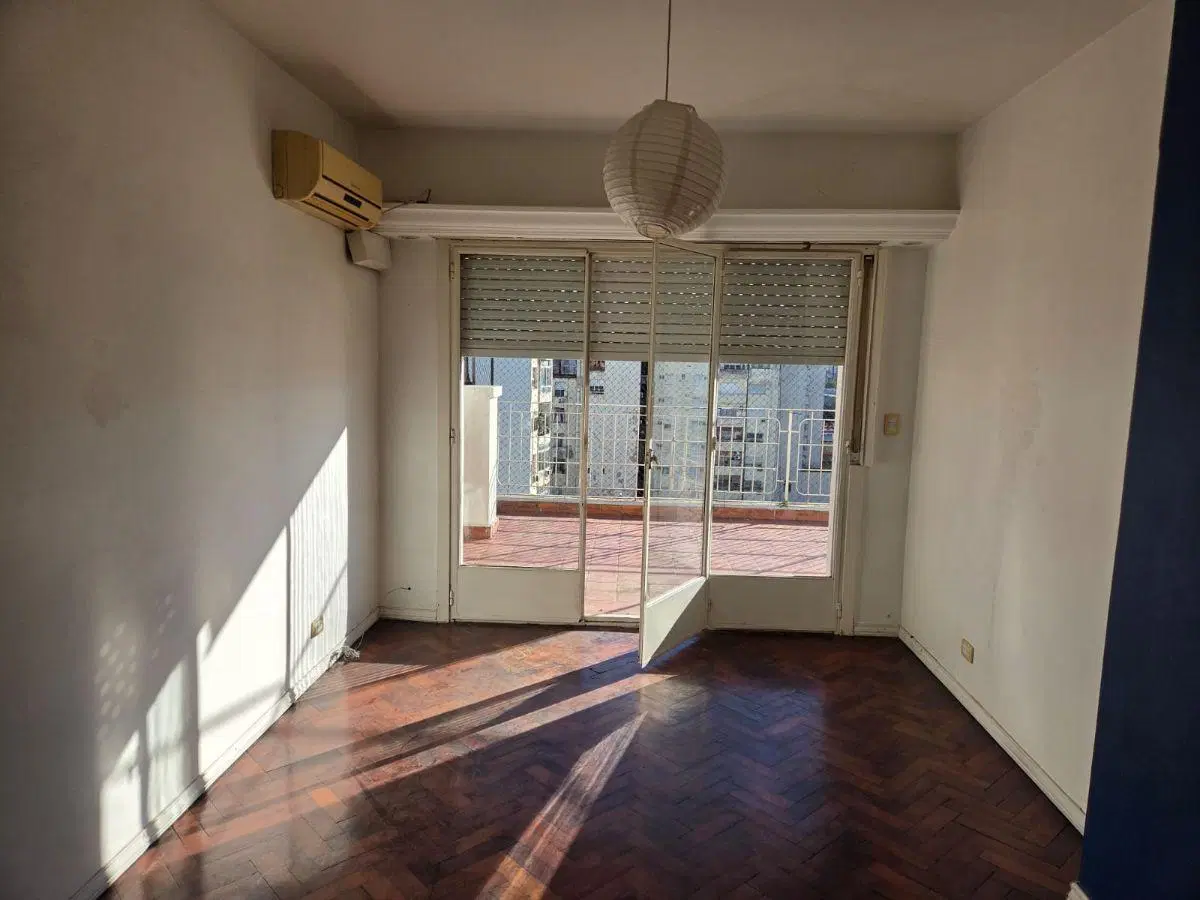 VENTA DEPARTAMENTO TRES AMBIENTES PASO Y AV RIVADAVIA BALCÓN ATERRAZADO 5