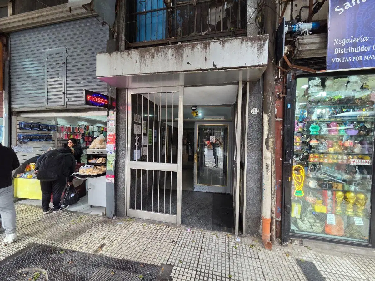 OFICINA EN ALQUILER AV. CORRIENTES Y PASTEUR 2