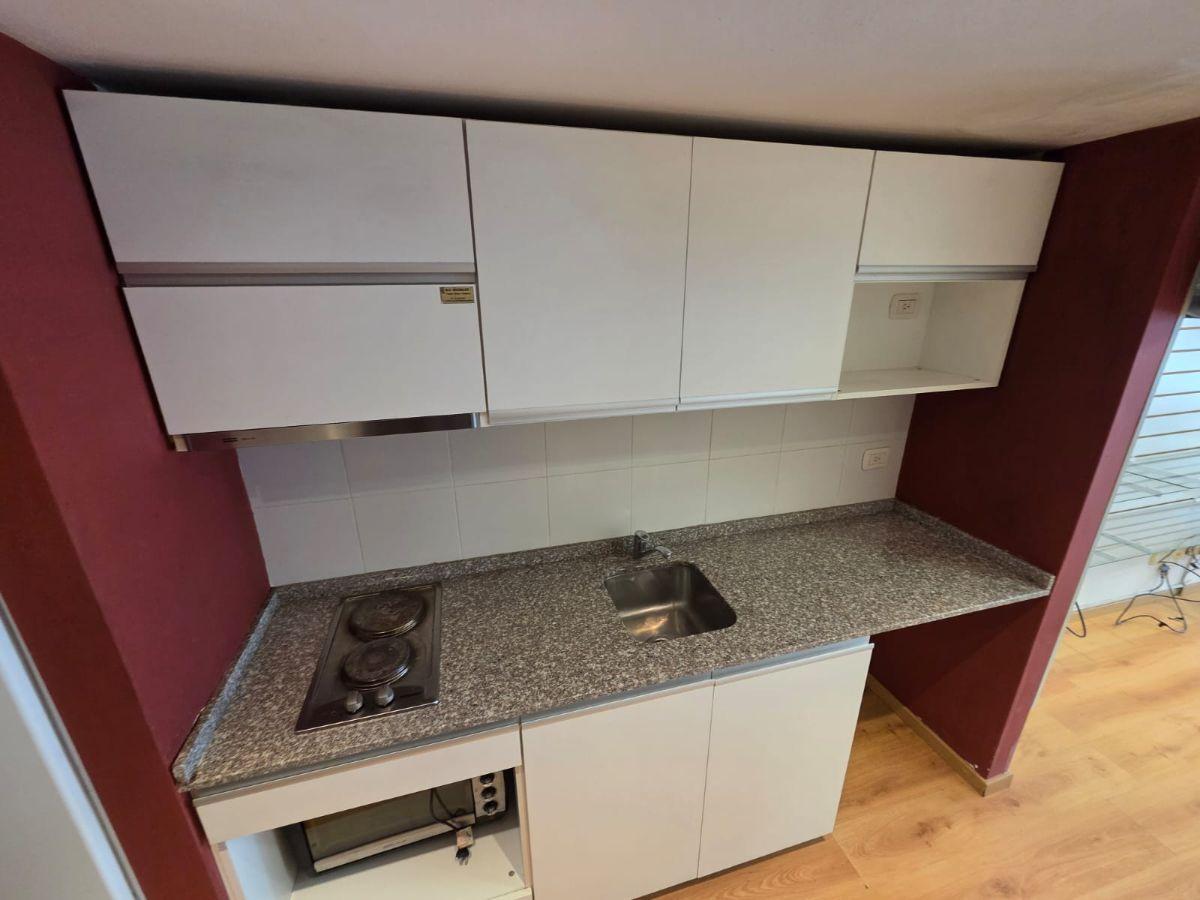 Foto de VENTA UN AMBIENTE CON COCHERA- VIVIENDA U OFICINA BARTOLOME MITRE AL, imagen 4