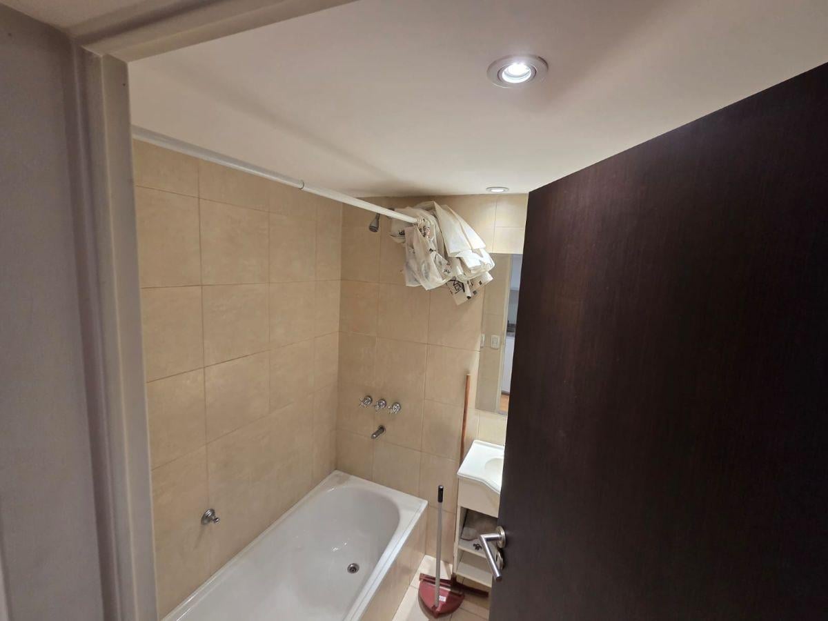 Foto de VENTA UN AMBIENTE CON COCHERA- VIVIENDA U OFICINA BARTOLOME MITRE AL, imagen 3