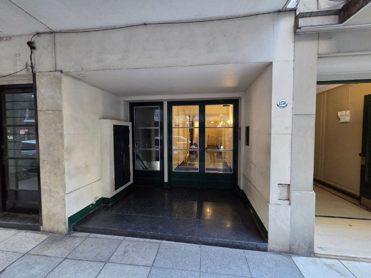 Foto de EN VENTA -DOS AMBIENTES DE 70 M2 -RODRIGUEZ PEÑA Y JUNCAL- RECOLETA, imagen 1