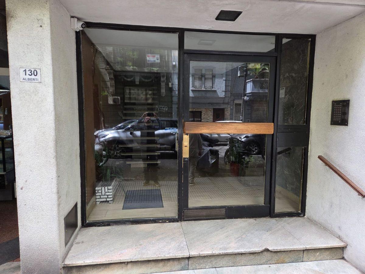 Foto de VENTA DEPARTAMENTO TRES AMBIENTES ALBERTI AL 100 ENTRE HIPOLITO, imagen 1