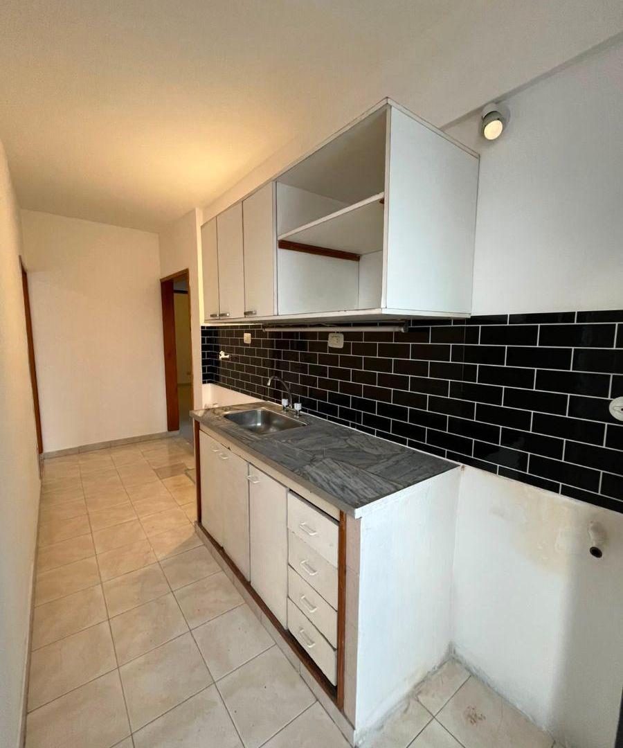 Foto de Departamento de tres ambiente con patio en Piñeyro, imagen 4