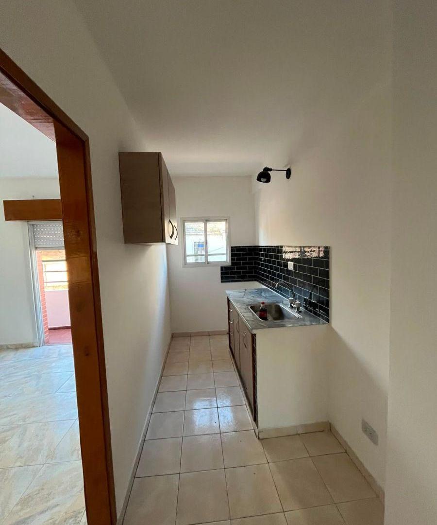 Foto de Departamento de tres ambientes con balcón en Piñeyro, imagen 2