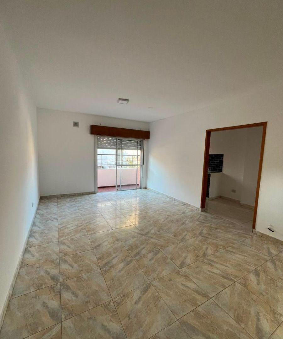 Foto de Departamento de tres ambientes con balcón en Piñeyro, imagen 3