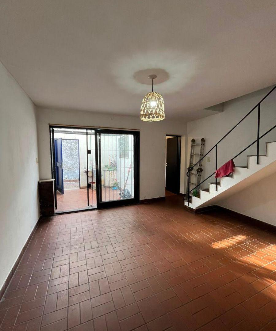 Foto de PH tipo duplex con patio en Piñeyro, cercano a Avenida Hipólito Yrigoyen, imagen 2