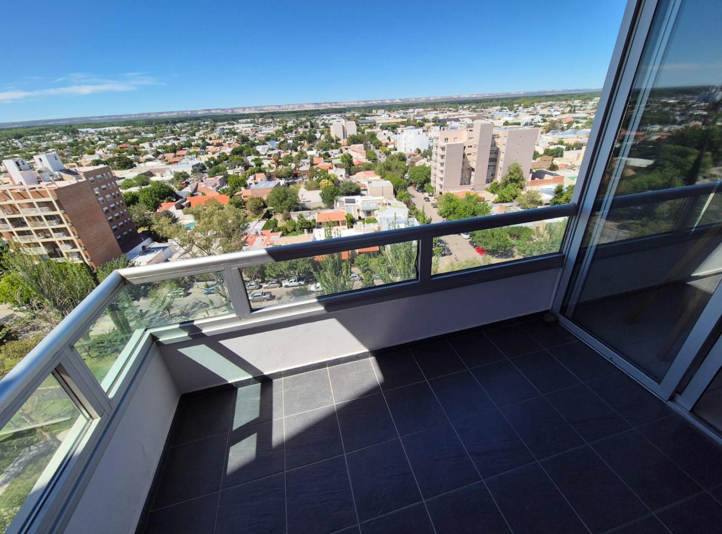 Se VENDE depto. 3 dorm. centrico, General Roca, Río Negro