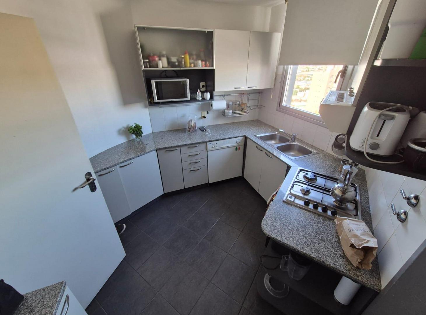 Foto de Se VENDE depto. 3 dorm. centrico, General Roca, Río Negro, imagen 4
