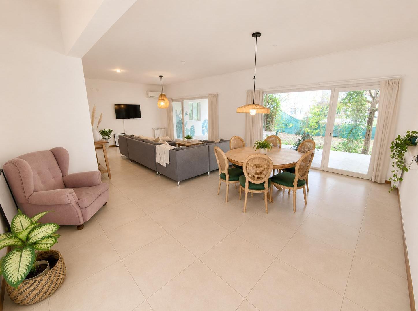 Foto de Casa en Venta 3 dorm con pileta Barrio La Pedrera, General Roca, imagen 1