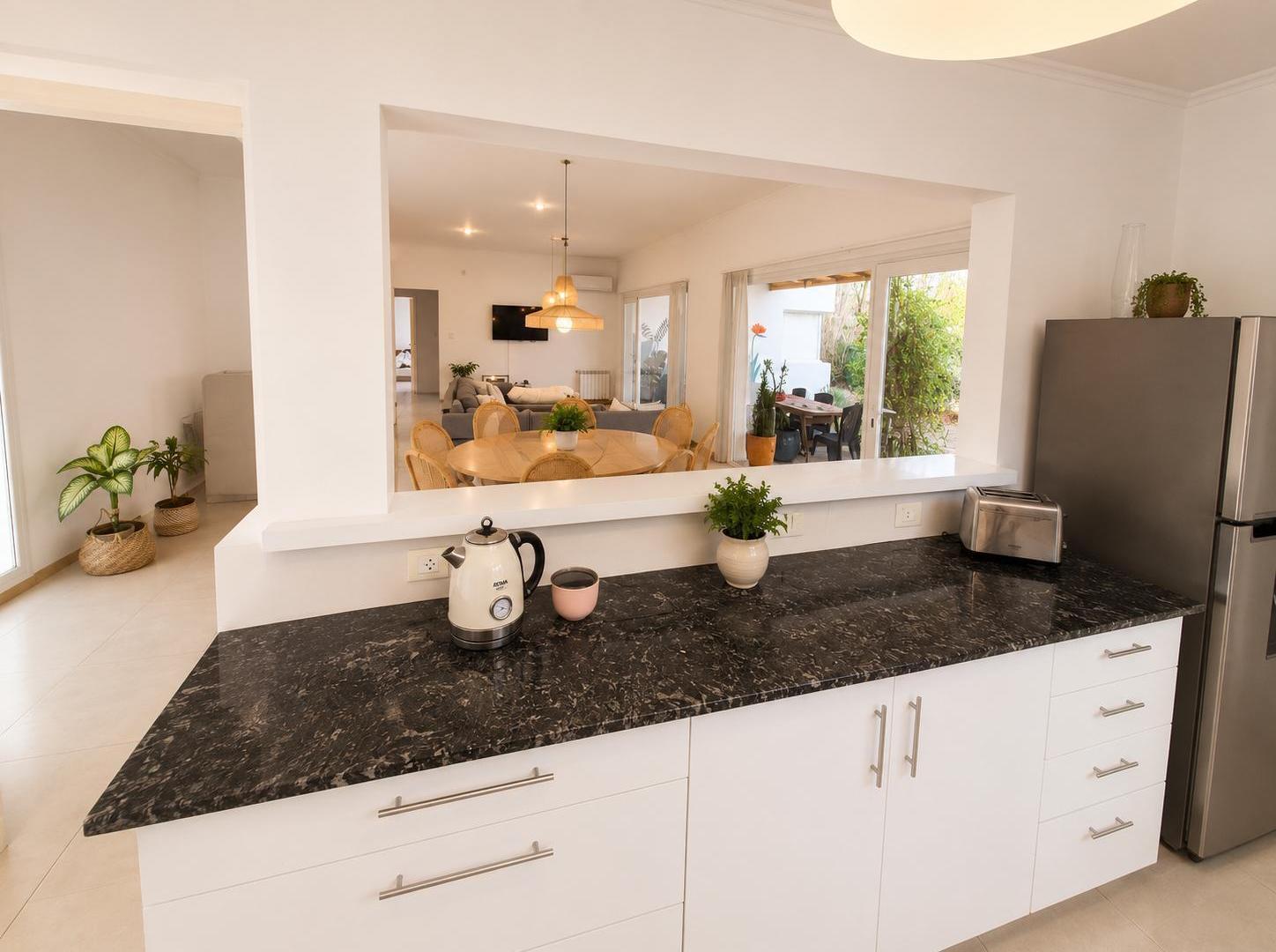 Foto de Casa en Venta 3 dorm con pileta Barrio La Pedrera, General Roca, imagen 5