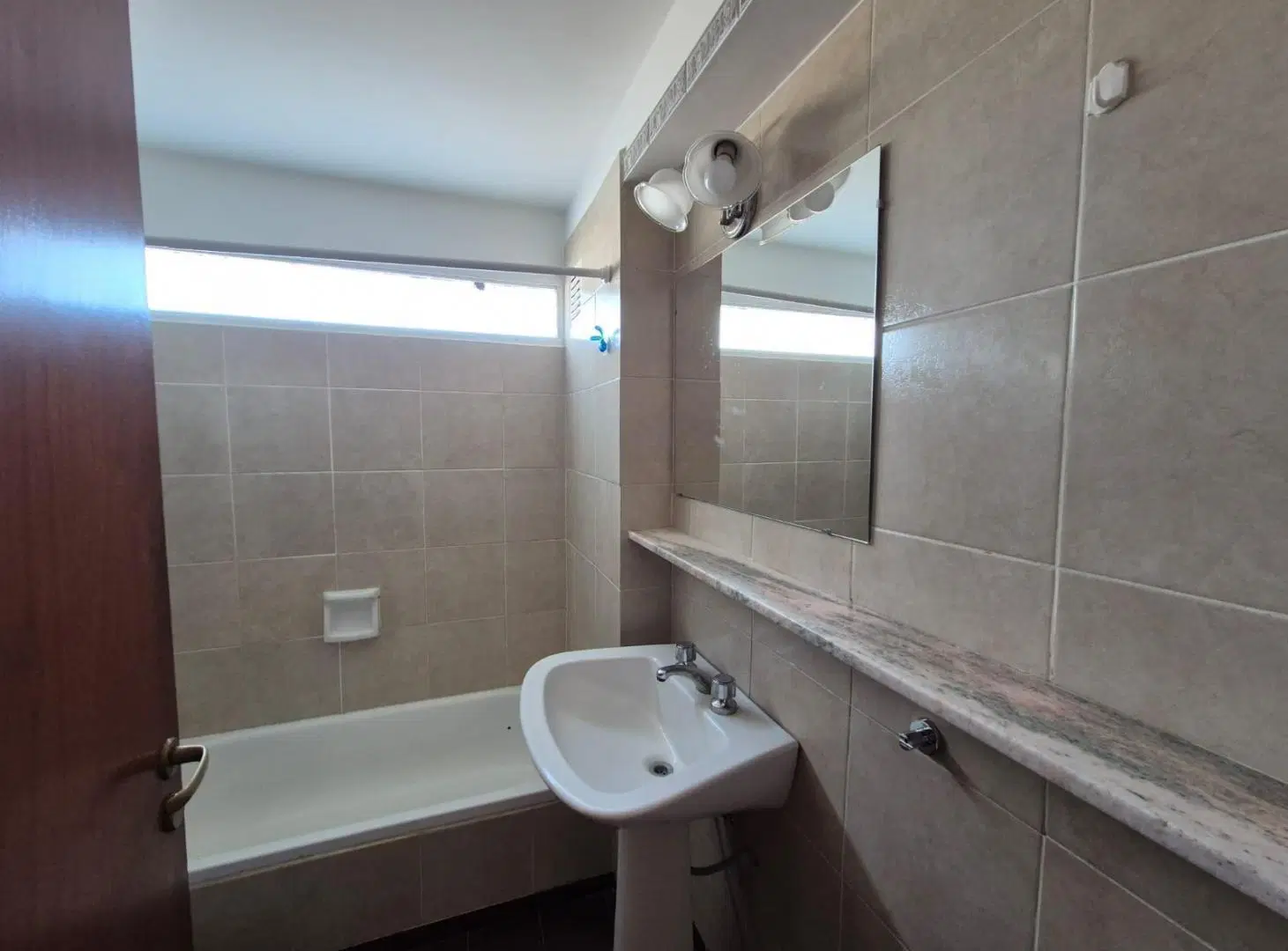 Alquiler depto 1 dorm c/ cochera y balcon, zona centro, Neuquen 3