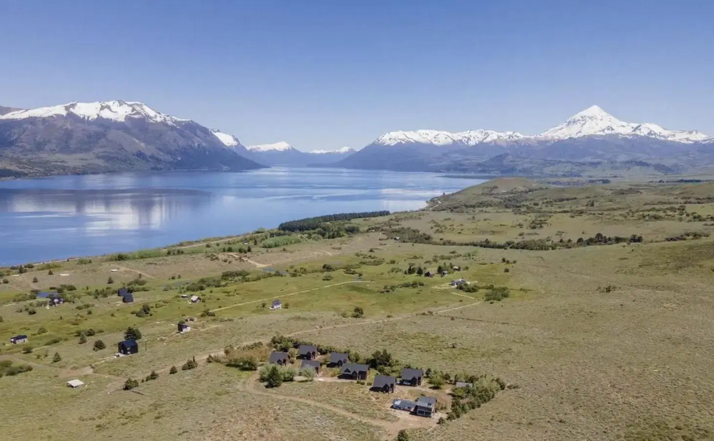 Hosteria de 7 cabañas, Lago Huechulafquen, Junin de Los Andes 1