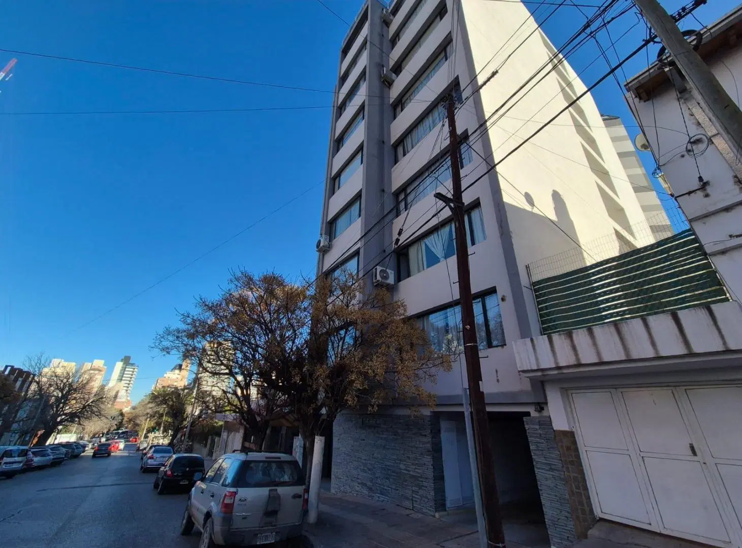 Venta monoambiente céntrico c/cochera, Neuquen 2