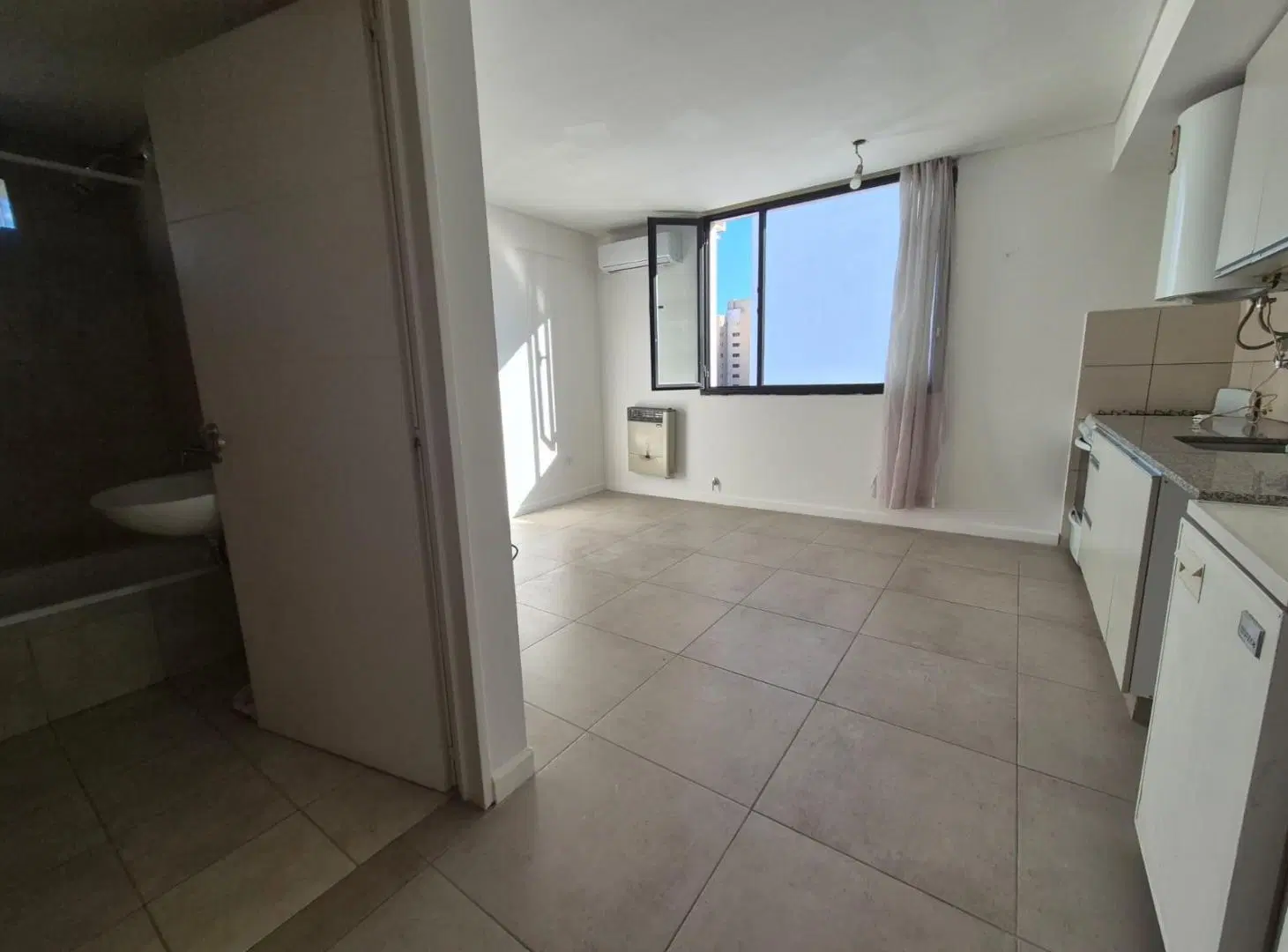 Venta monoambiente céntrico c/cochera, Neuquen 4