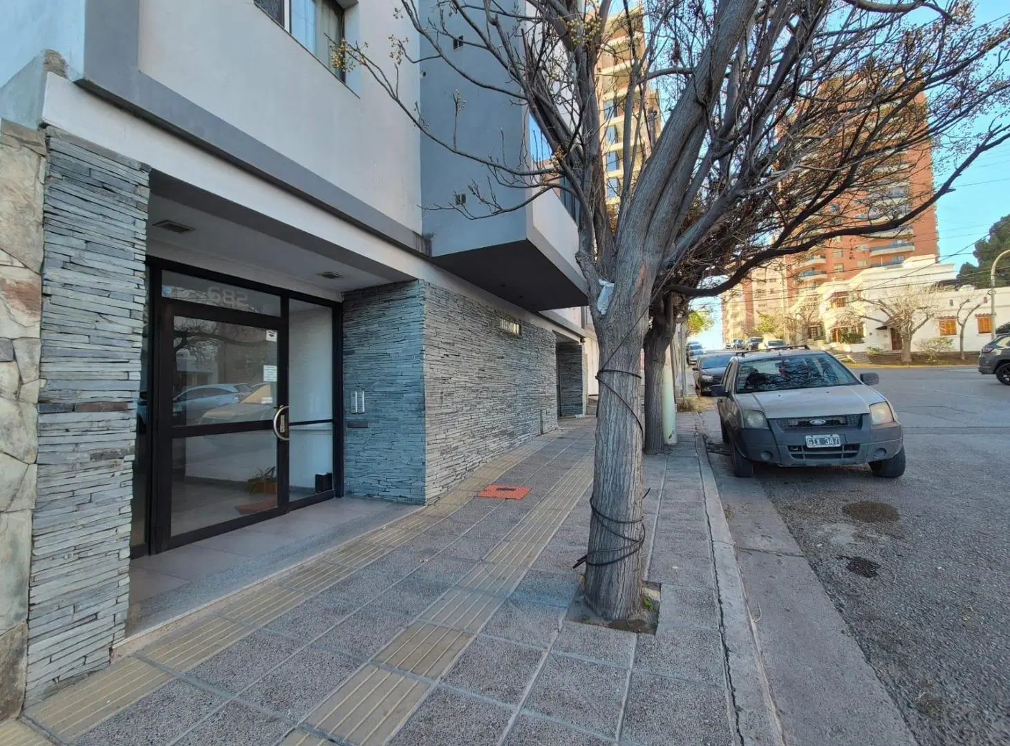 Venta monoambiente céntrico c/cochera, Neuquen 1