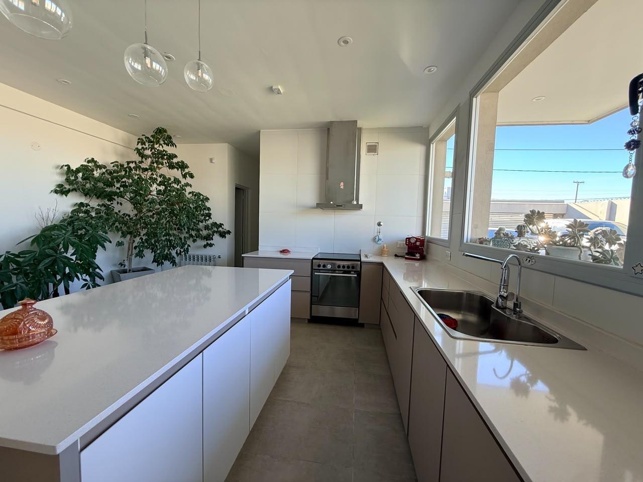 Foto de Se VENDE casa 3 dorm. Barrio Pecini, General Roca, imagen 5