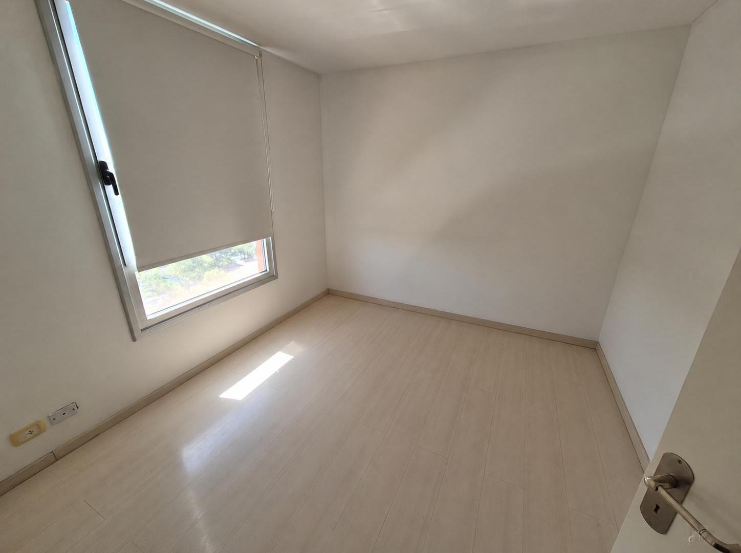 Foto de Se ALQUILA depto. 3 dorm. céntrico, General Roca, Río Negro, imagen 4