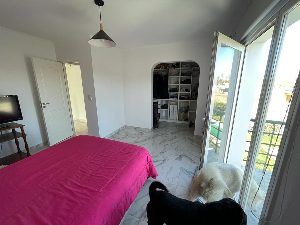 Foto de Casa en VENTA de 3 dorm. barrio Bodega Sol del Valle, Gral. Roca, imagen 3