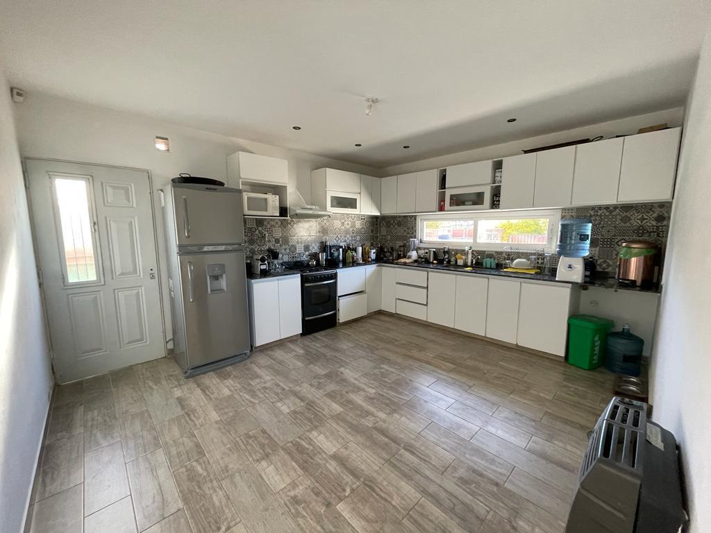 Foto de Casa en VENTA de 3 dorm. barrio Bodega Sol del Valle, Gral. Roca, imagen 2