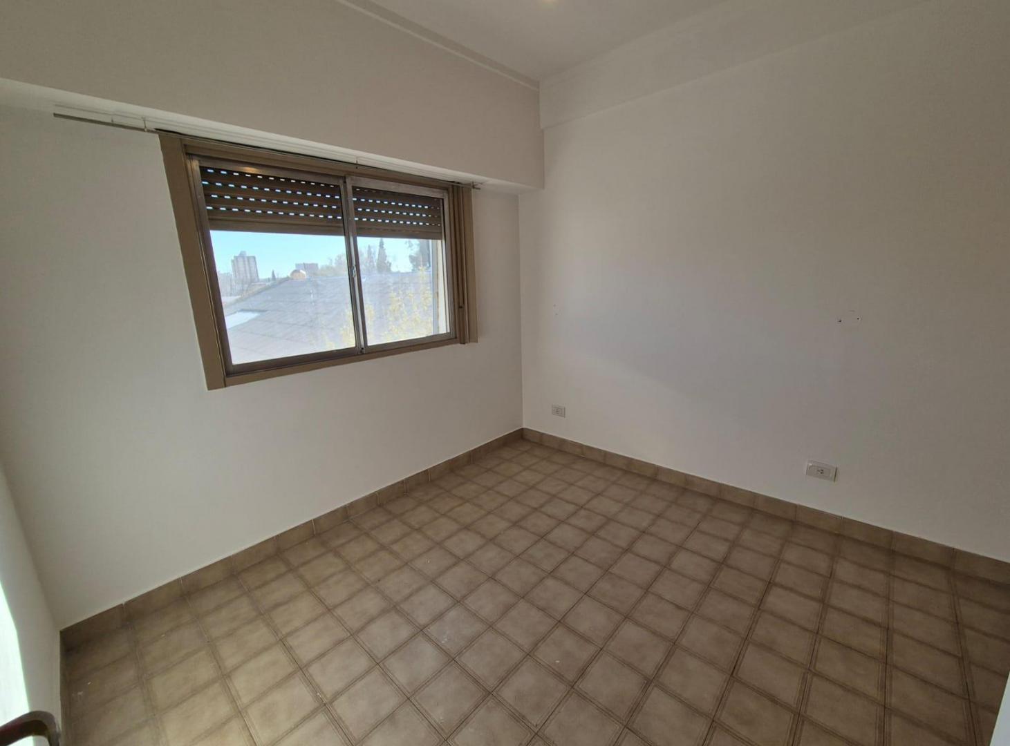 Foto de ALQUILA depto 2 dorm. céntrico, Gral Roca, imagen 2