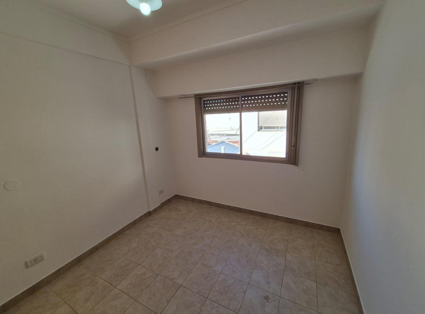 Foto de ALQUILA depto 2 dorm. céntrico, Gral Roca, imagen 3