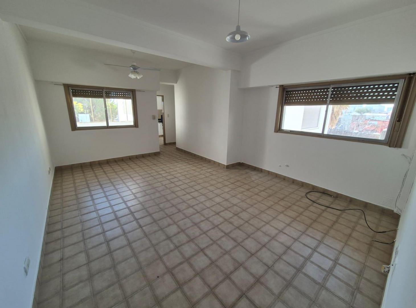 Foto de ALQUILA depto 2 dorm. céntrico, Gral Roca, imagen 1