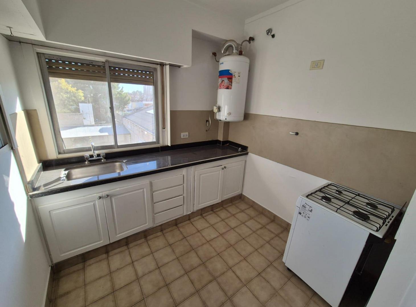 Foto de ALQUILA depto 2 dorm. céntrico, Gral Roca, imagen 4
