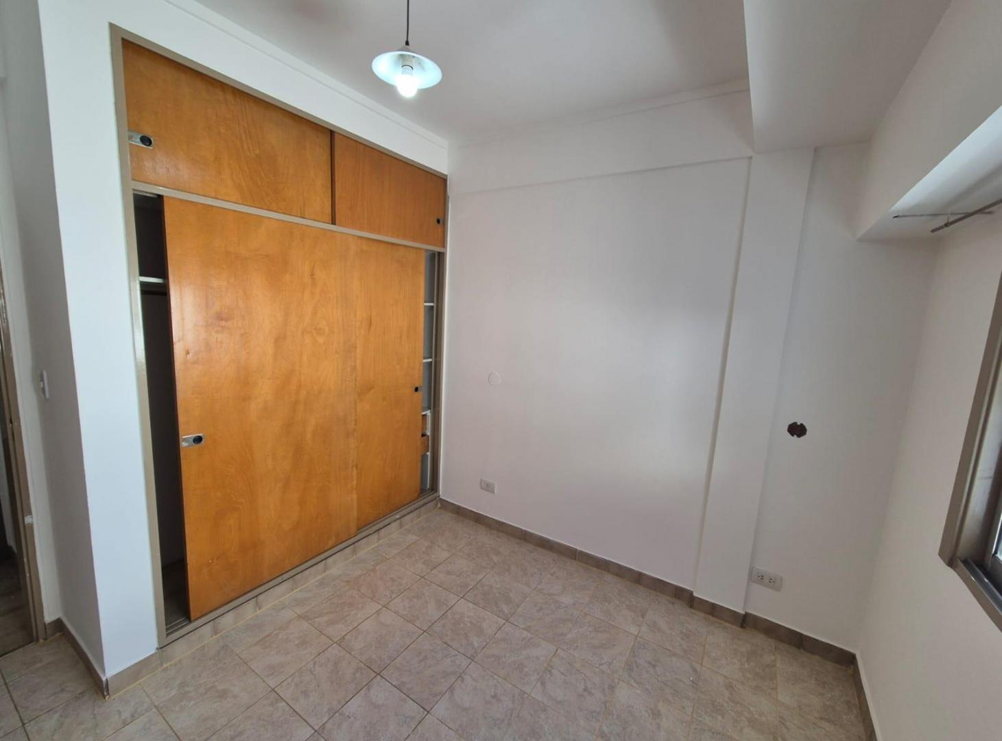 Foto de ALQUILA depto 2 dorm. céntrico, Gral Roca, imagen 5