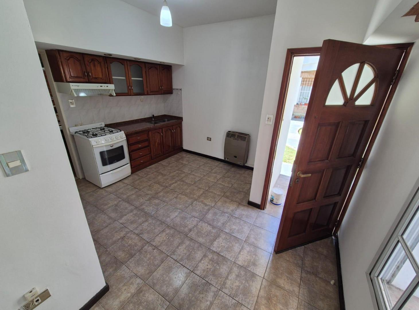 Foto de ALQUILA depto 1dorm. céntrico, Gral Roca, imagen 4