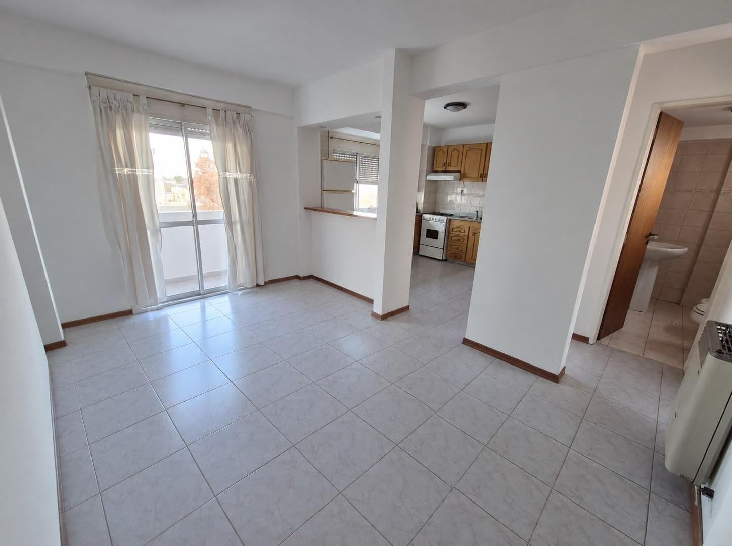 Foto de Venta Depto 3 dorm c/ cochera, zona centro, Neuquen, imagen 1