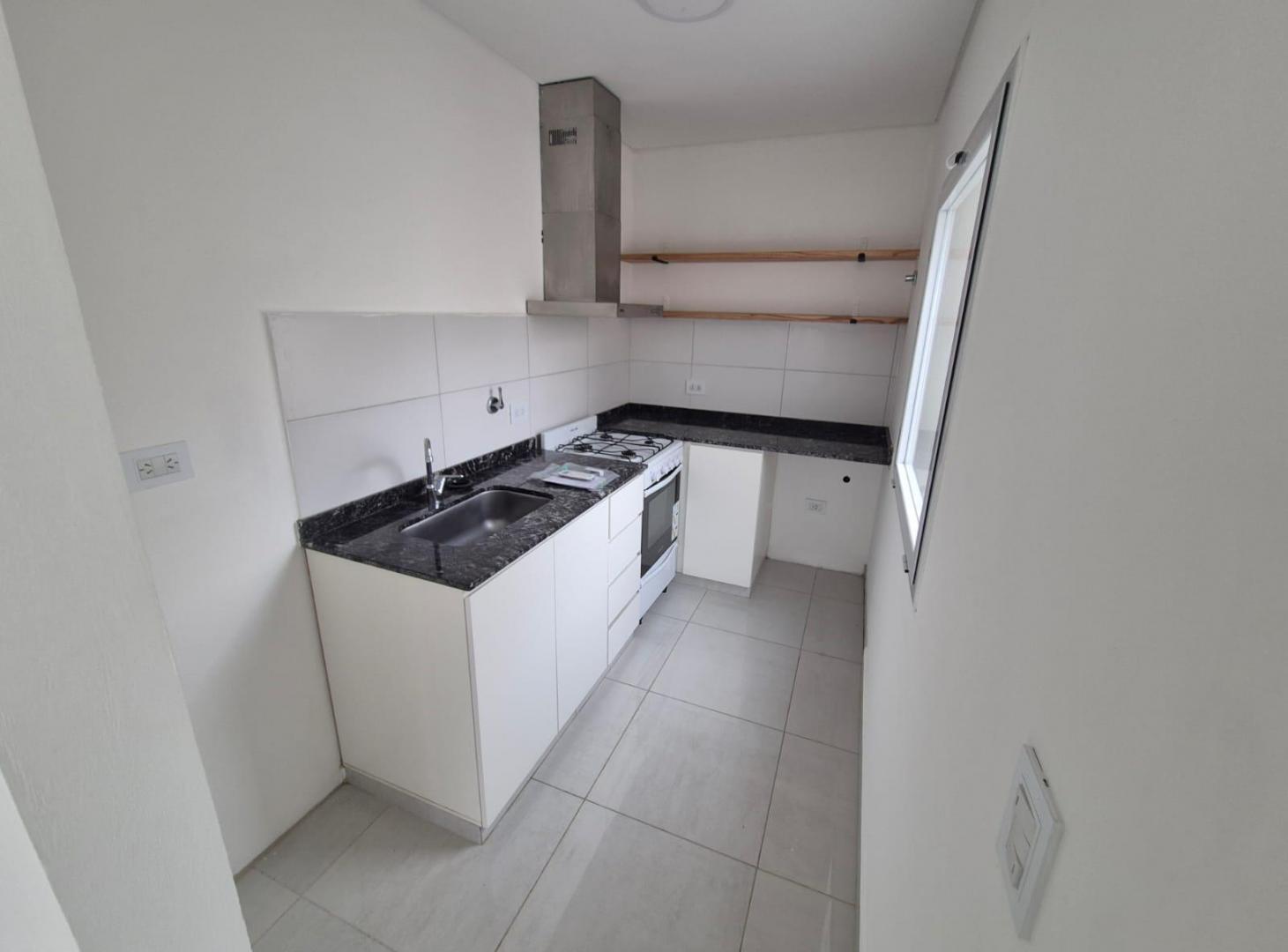 Foto de ALQUILA depto 2 dorm. céntrico, Gral Roca, imagen 4