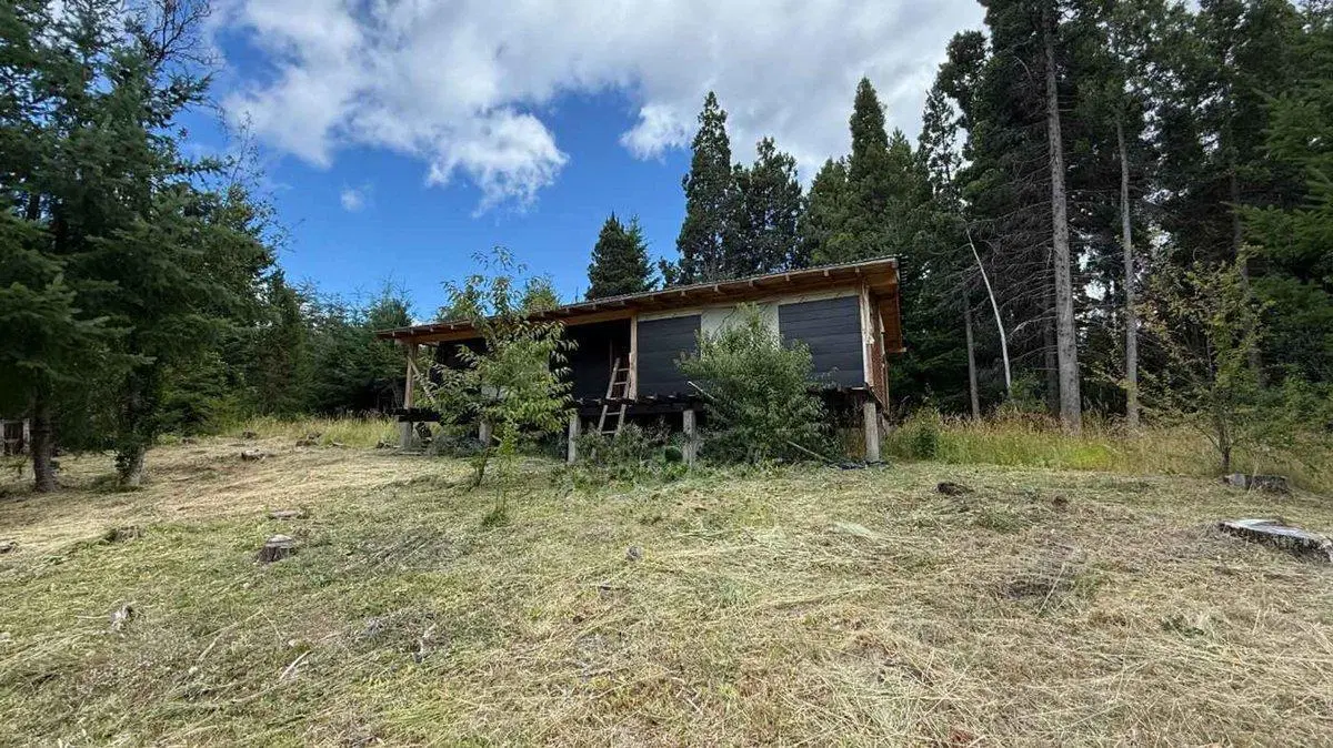 Cabaña y Casa en construcción B° Los Coihues 4