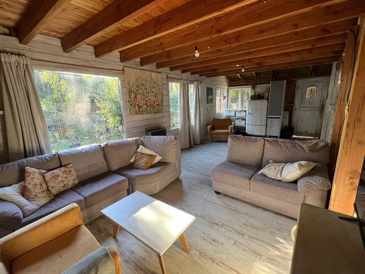 CASA EN AMPLIO LOTE A METROS DEL LAGO MORENO 4