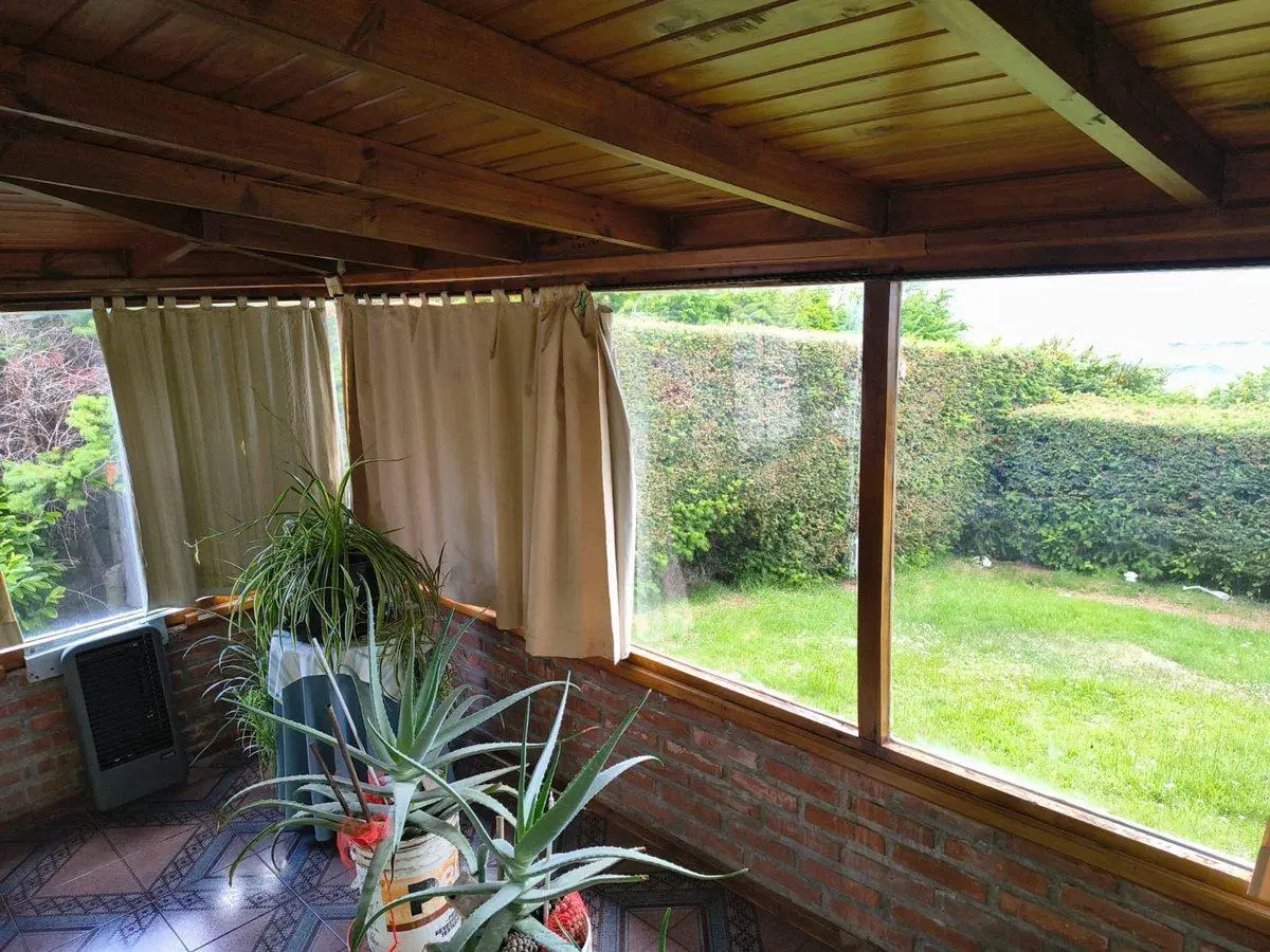 EXCELENTE LOTE CON 3 CASAS CON COSTA DE LAGO 3