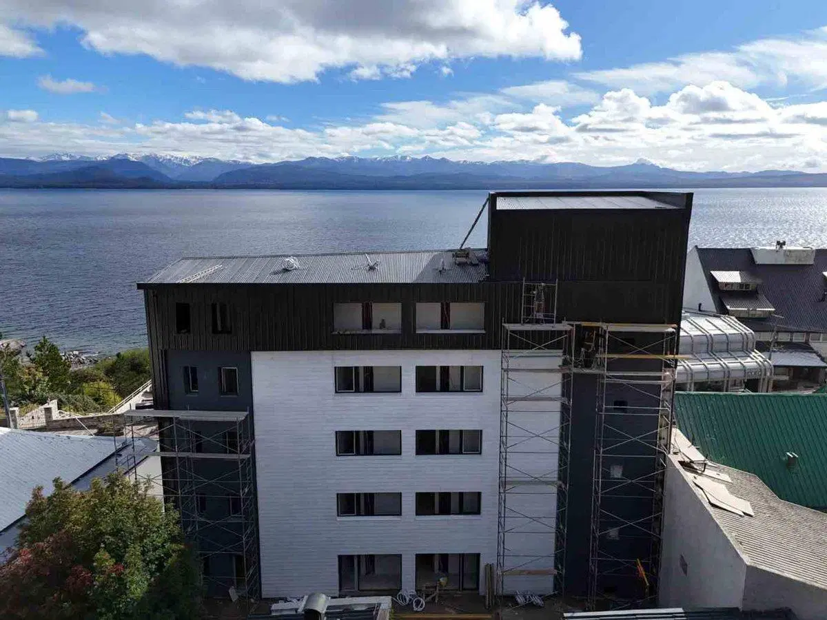 Departamento céntrico con plena vista al lago. 5