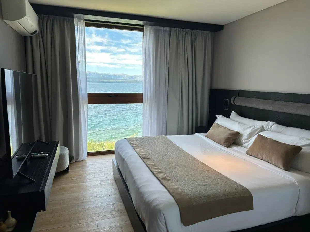 Capitalinas Depto Premium Costa del Lago Bariloche 3