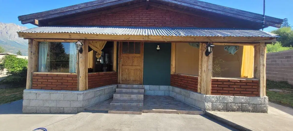 CASA FAMILIAR CON TERRENO AMPLIO 2