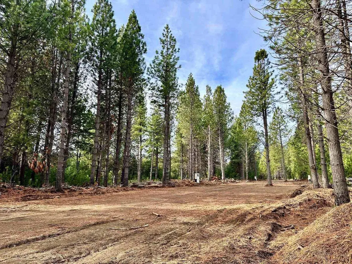 HERMOSO LOTE PLANO EN CLUB DE CAMPO DOS VALLES 2