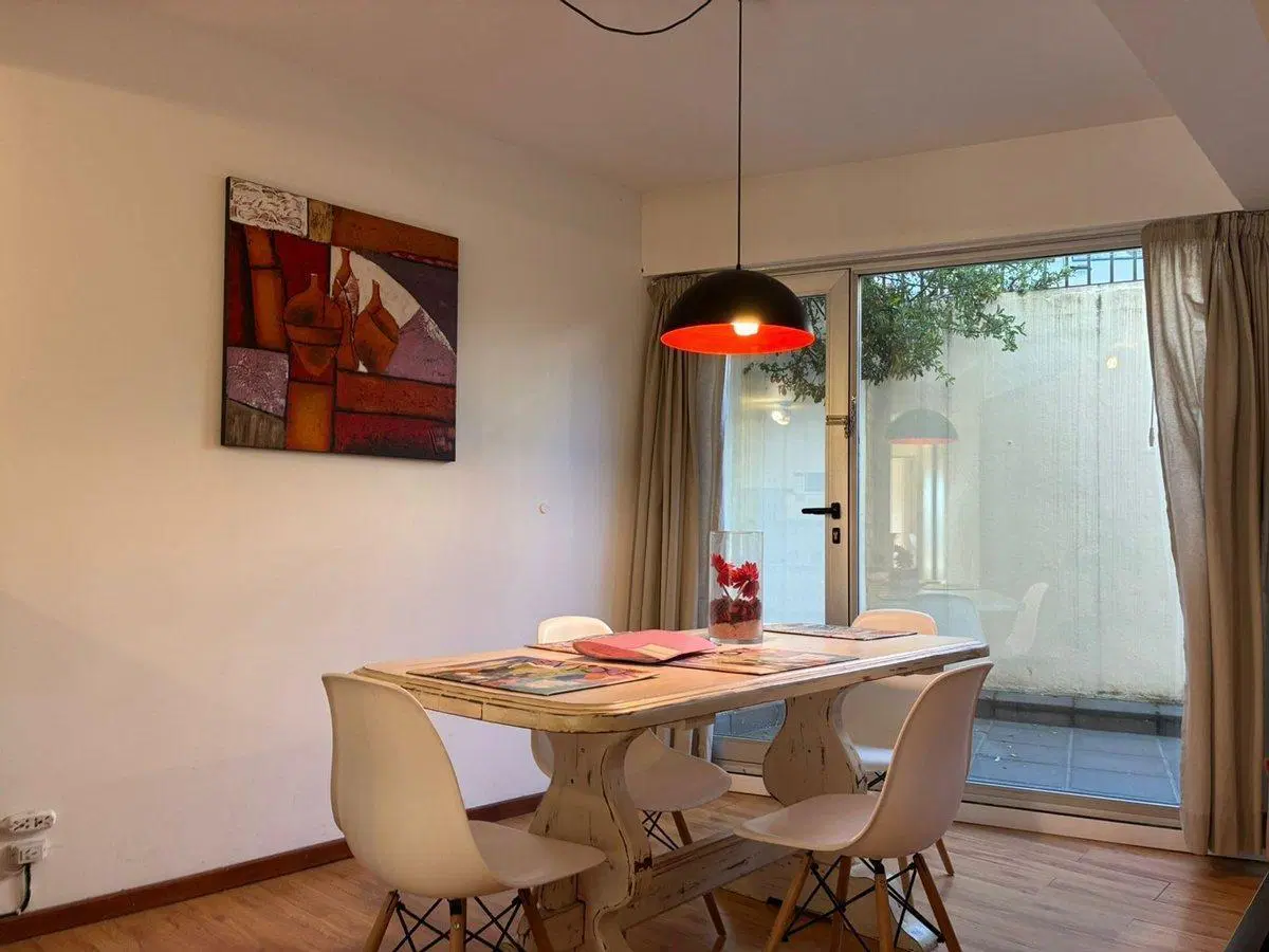Departamento dos ambientes con patio en venta 3