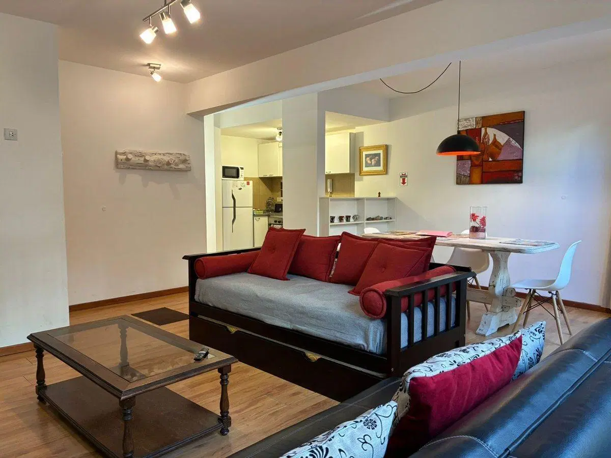 Departamento dos ambientes con patio en venta 4