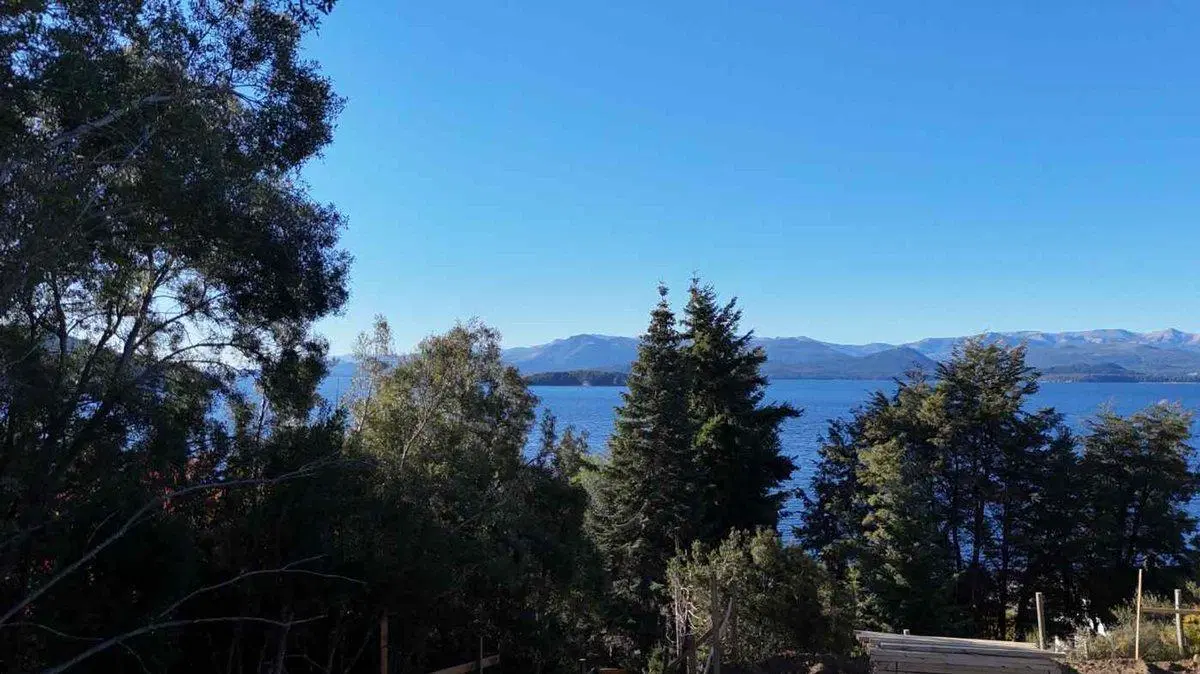 Dos ambientes con Jardin y Vista al Lago  - km 6 2
