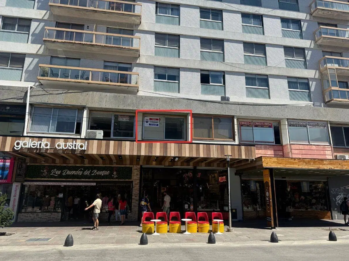 OFICINA galería Austral con VENTANAL A MITRE 5