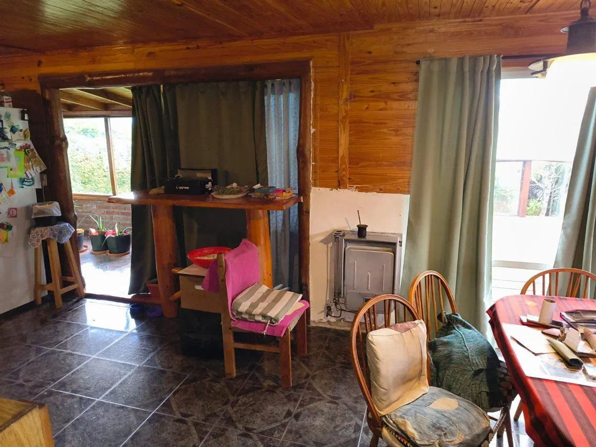 EXCELENTE LOTE CON 3 CASAS CON COSTA DE LAGO 3
