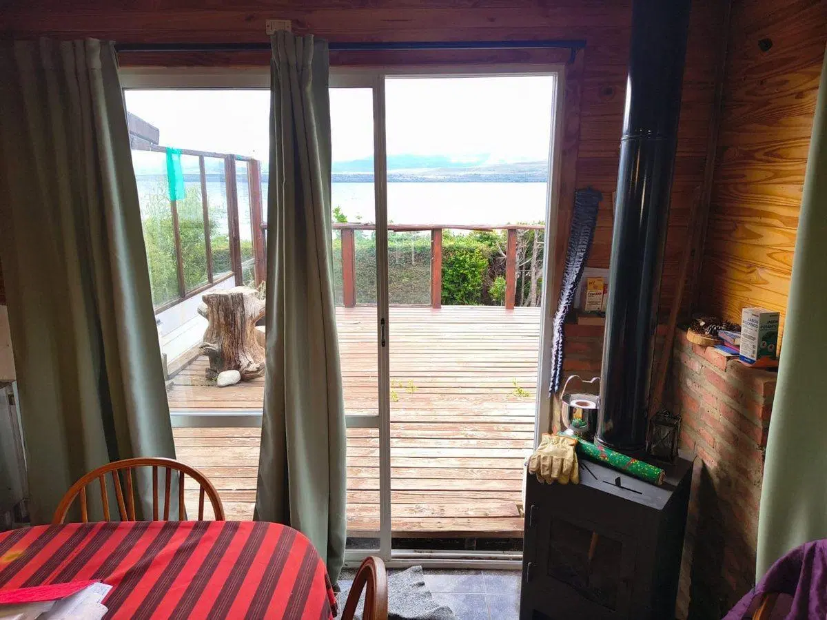 EXCELENTE LOTE CON 3 CASAS CON COSTA DE LAGO 5