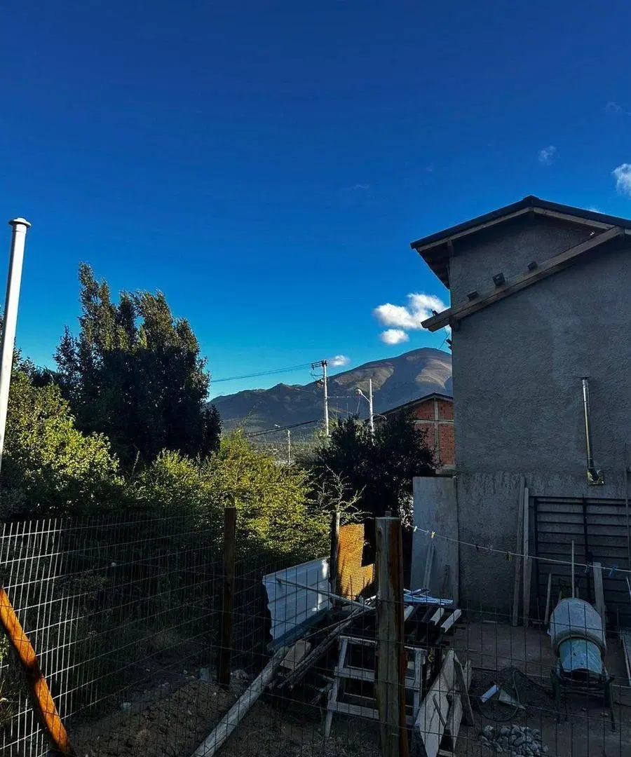 Lote con mejoras en Valle Azul 5
