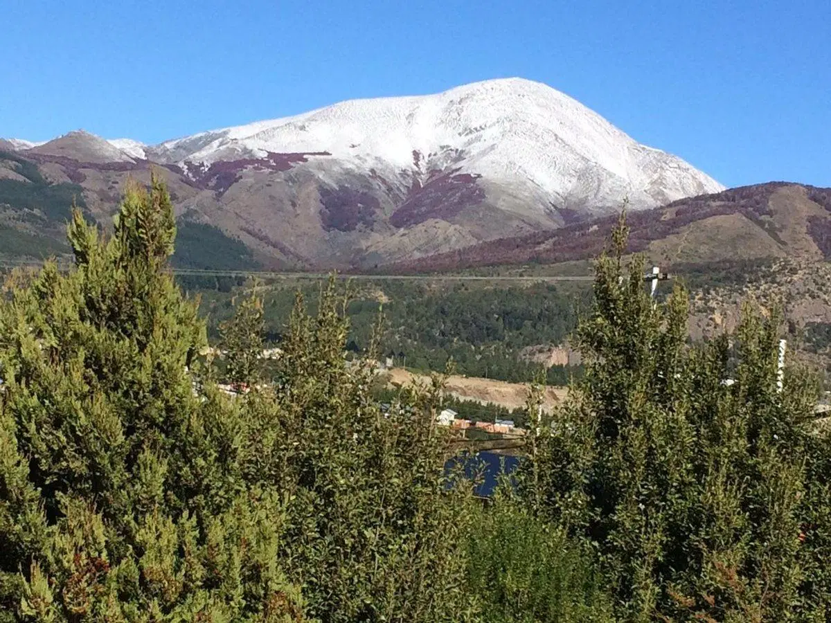 Lote con mejoras en Valle Azul 4