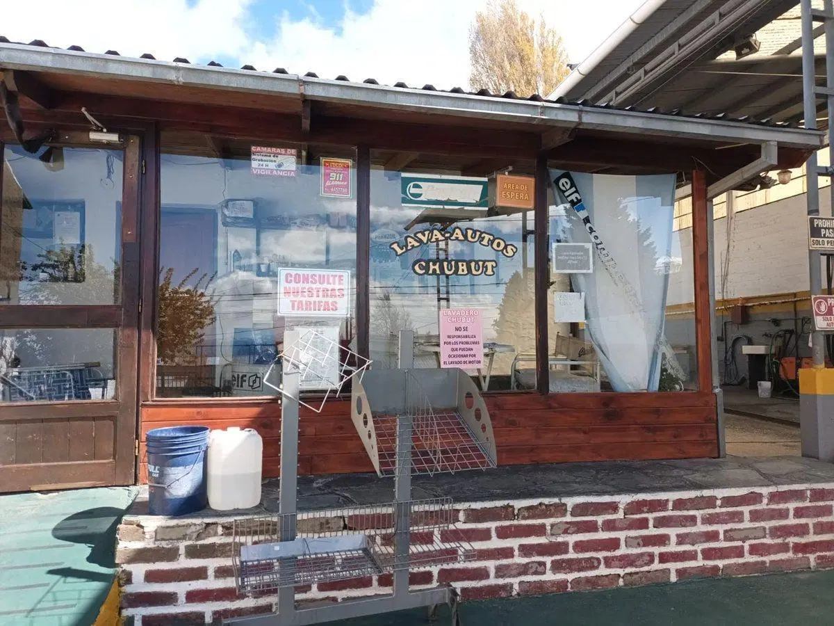 VENTA LOCAL COMERCIAL LAVADERO DE  AUTOS BARILOCHE 3