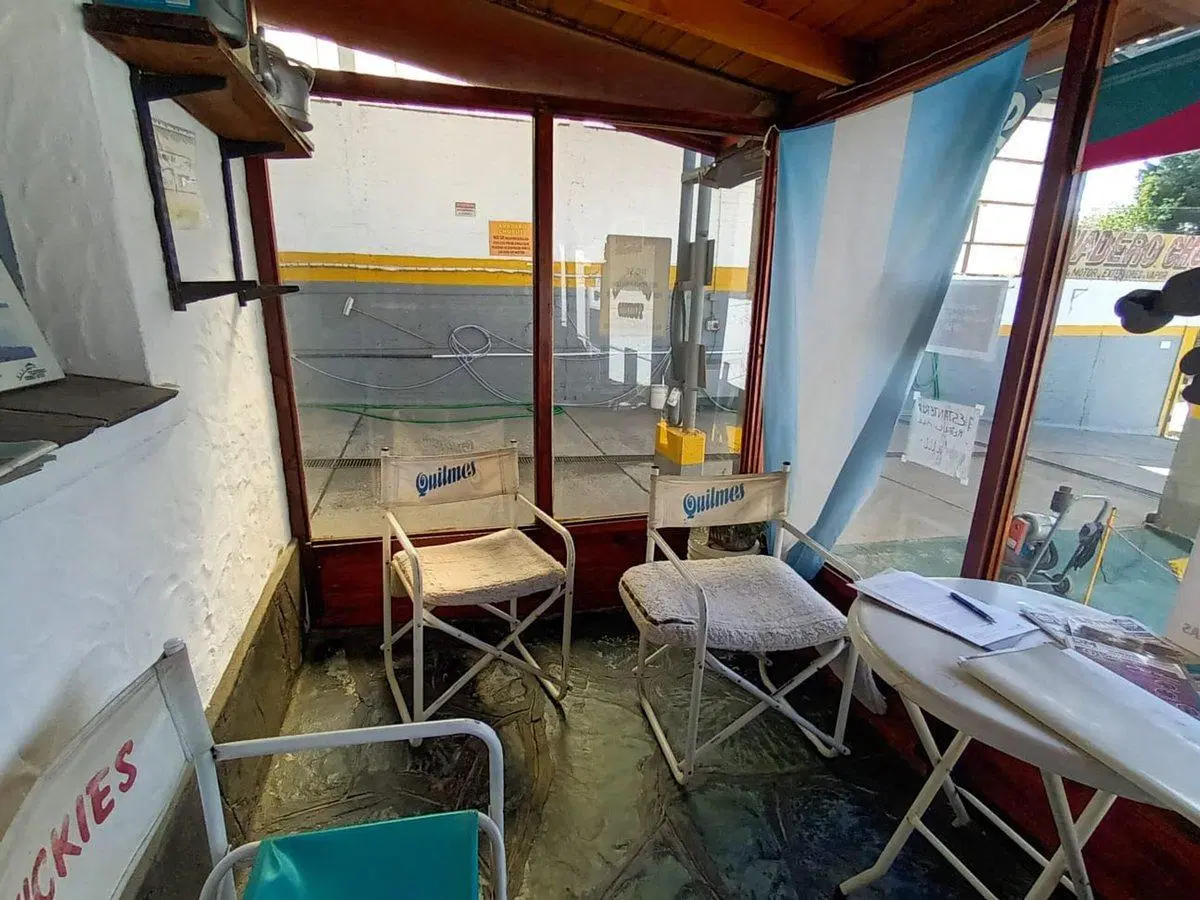 VENTA LOCAL COMERCIAL LAVADERO DE  AUTOS BARILOCHE 8